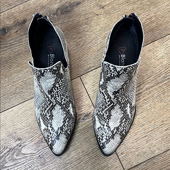 Blondo Eliza Snake Print Booties Size 8.5M - Picture 3 of 9